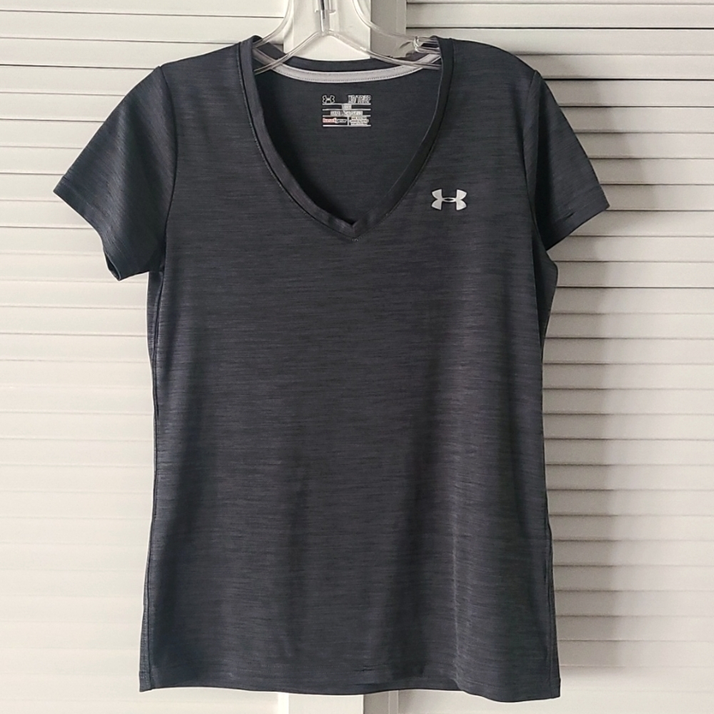 Under Armour Loose Fit Heat Gear Tee Shirt. Size XS. V Neck Heathered Gray